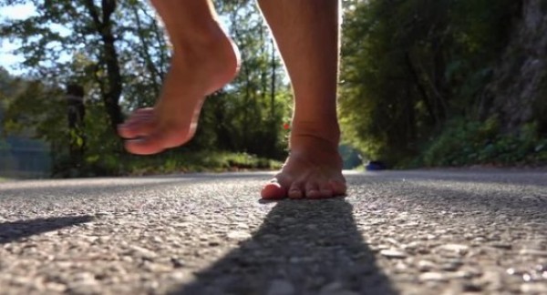 Benefícios e cuidados ao correr descalço